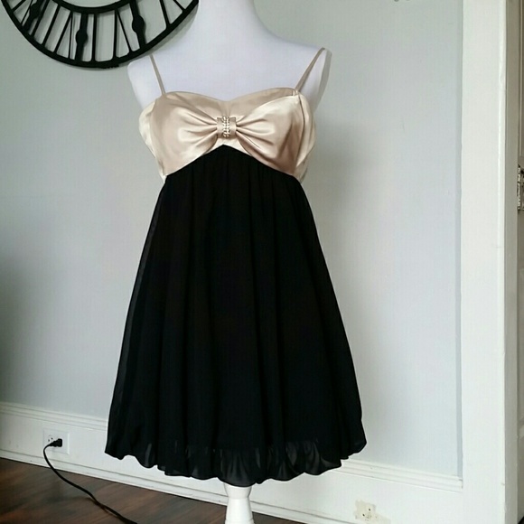 Junior dress - Picture 1 of 3